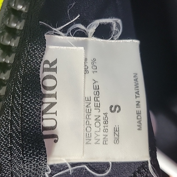 ACTION PLUS Neoprene Radial‎ Flex Wetsuit Junior Small - Picture 7 of 7